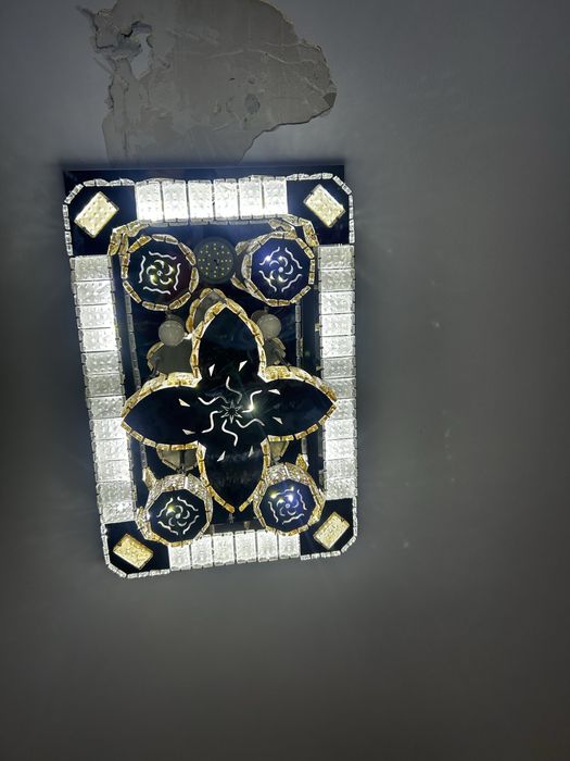 Продам люстрю в отличном состояний