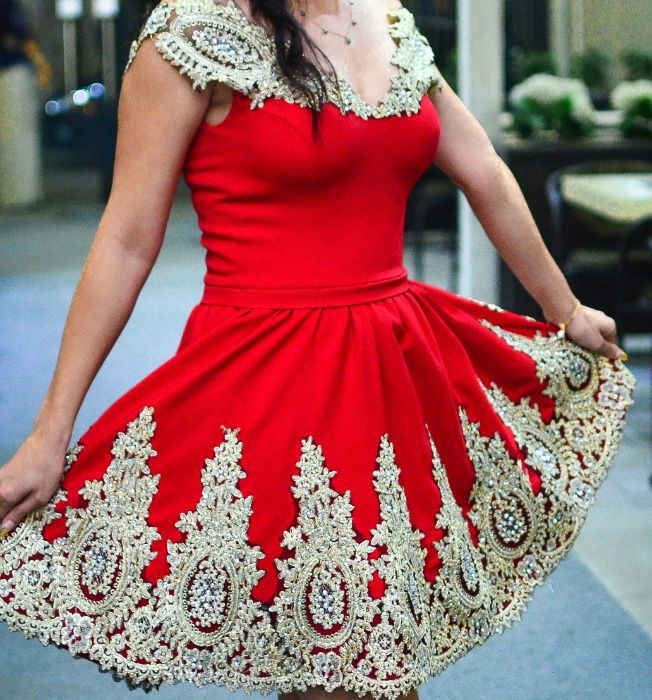 Официална рокля (бална рокла)