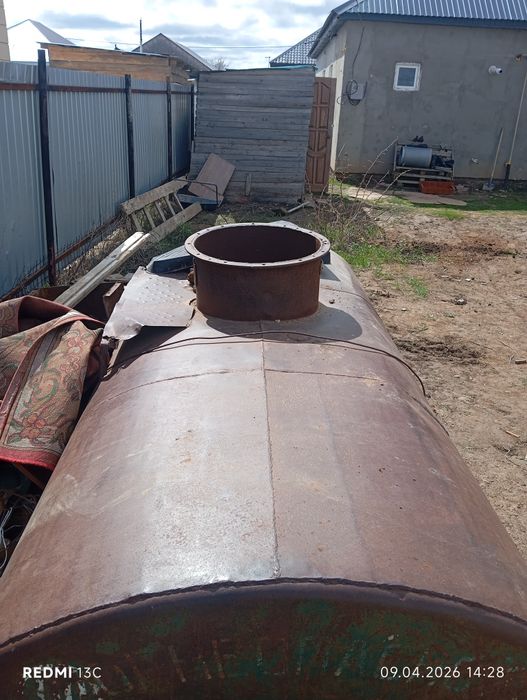 Продам цистерна 2,5тонна