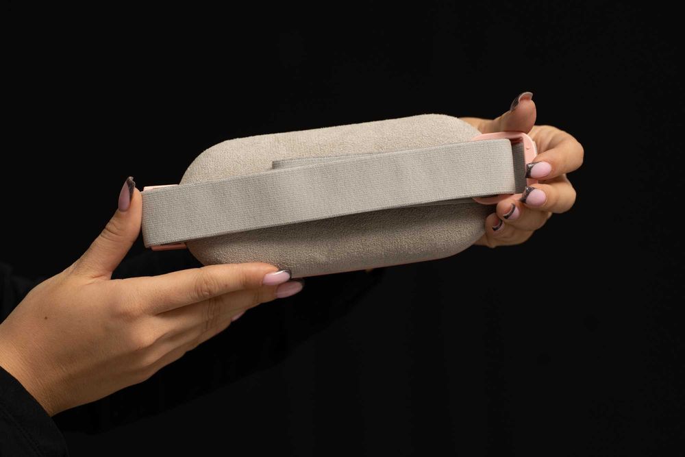 Загряващ и масажиращ колан за менструални болки