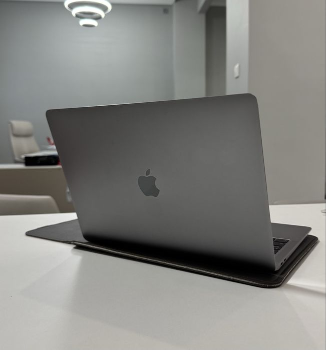 б/у MacBook Air 2019 | 8/256 GB | Silver