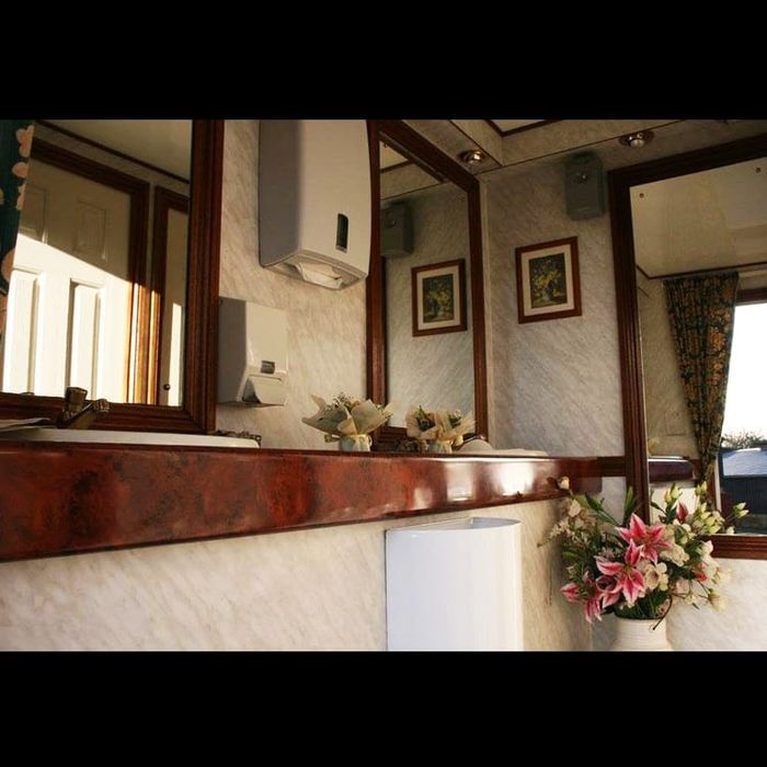 Inchiriere toalete mobile de lux / VIP toalete evenimente