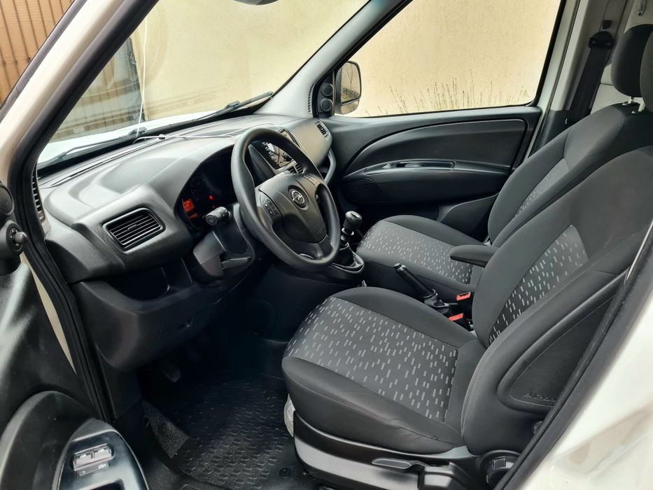 Preț imbatabil ! Opel Combo Maxi - 2018 - 40.000 km !-EURO 6 !