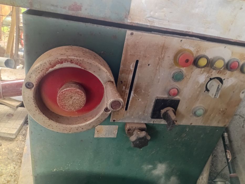 Машина за врати и прозорци