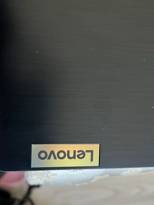 Lenovo leptop.