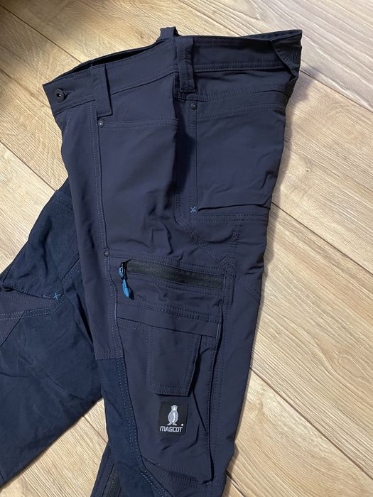 MASCOT -pantaloni de lucru, ca si Noi, profesionali , model Nou, pt barbati, marimea 46