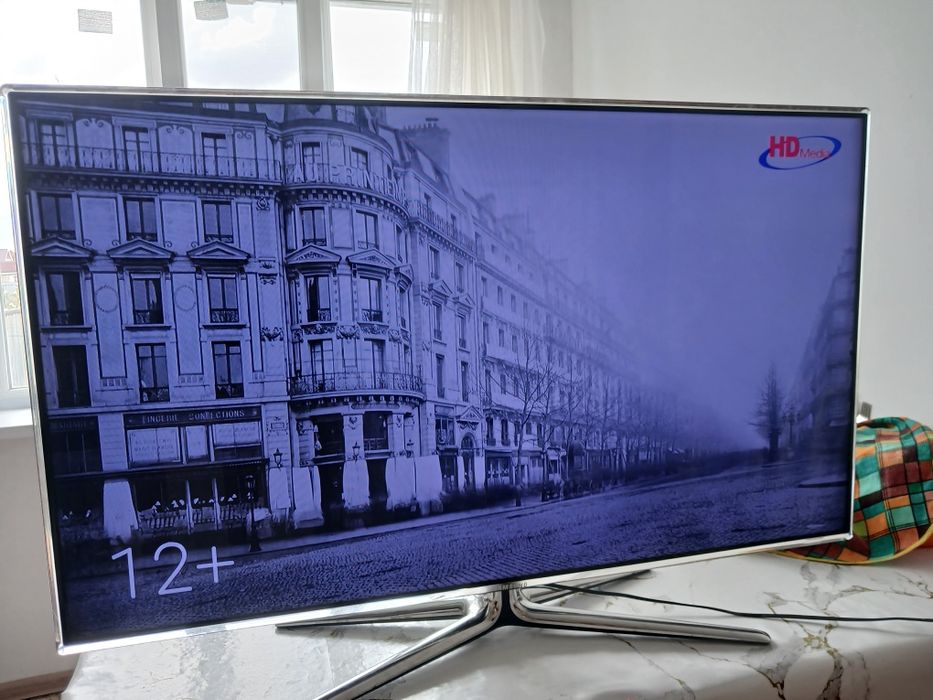 Продам смарт телевизор самсунг