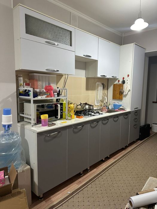 Кухонный гарнетур со стулем и два пуфа