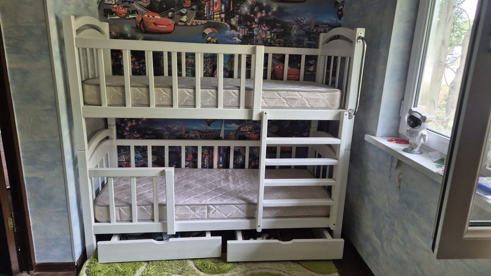 Продаётся детская и подростковая двухэтажная кровать