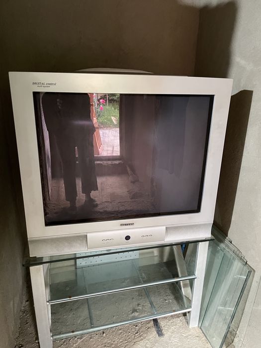 Телевизор с тумбой