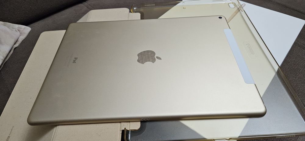 Ipad 12.9 дюйма (A1652)  золотой 128 gb первого поколения,состояние ok
