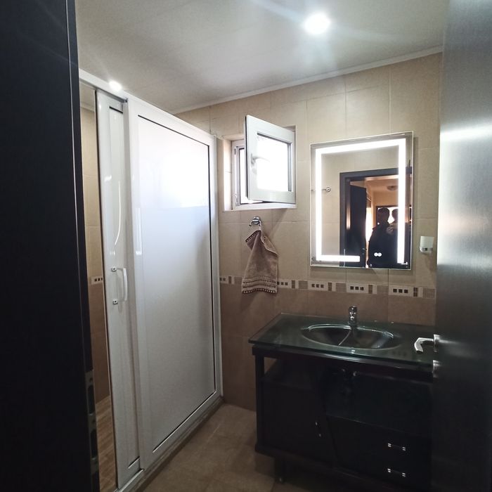 Агенция Селект предлага разкошен,светъл четиристаен апартамент,монолит