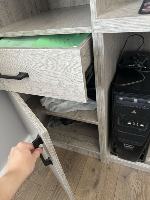 Шкаф с компьютерным столом