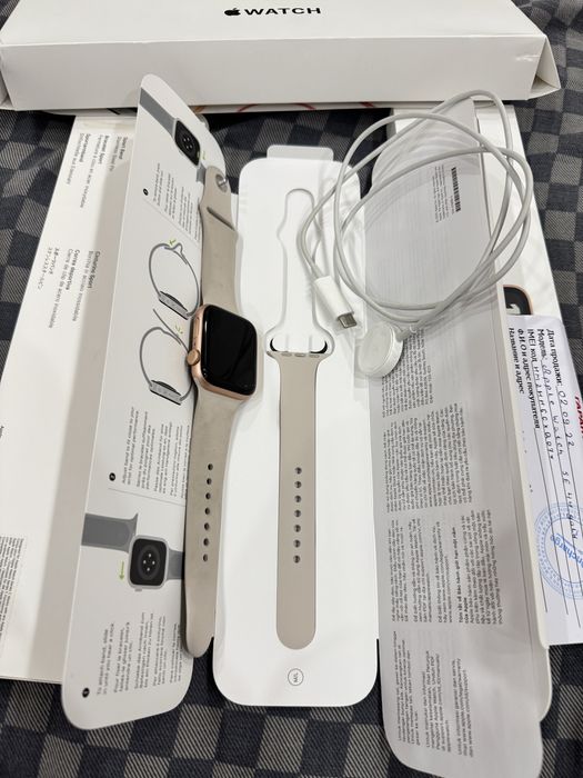 Продам Apple Watch SE 44mm gold
