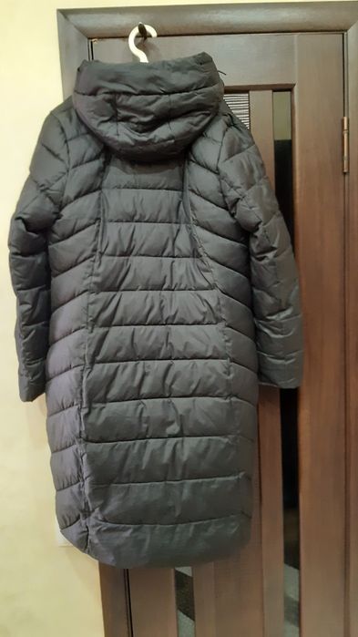 Продам курточку с капюшоном.