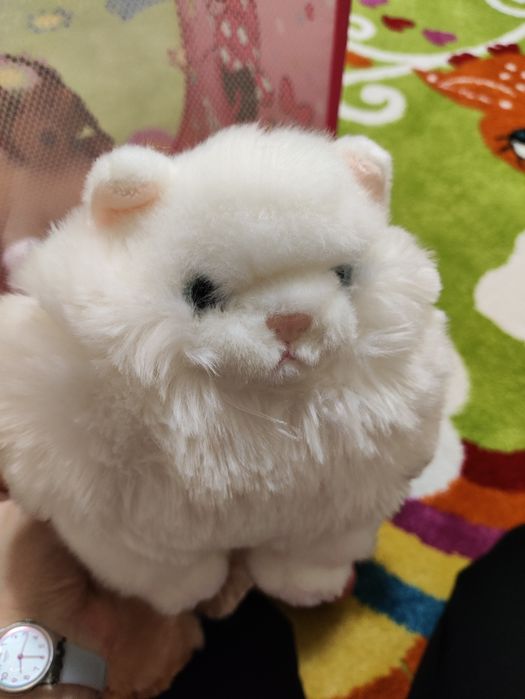 Продавам кош с играчки