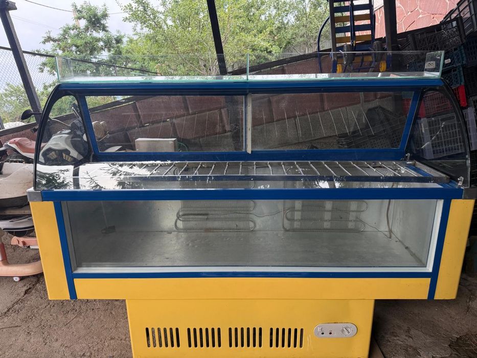 Продам витринный холодильник-морозильник