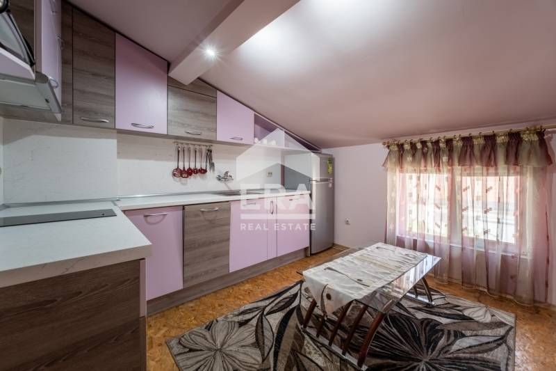 Триетажна градска къща в ж.к. Трошево, гр. Варна