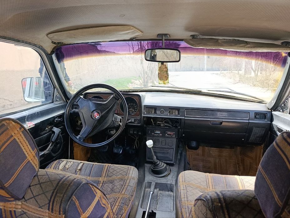 Volga gaz 2410 sotiladi