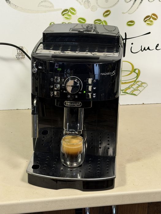 Кафемашина кафе автомат delonghi magnifica S с гаранция