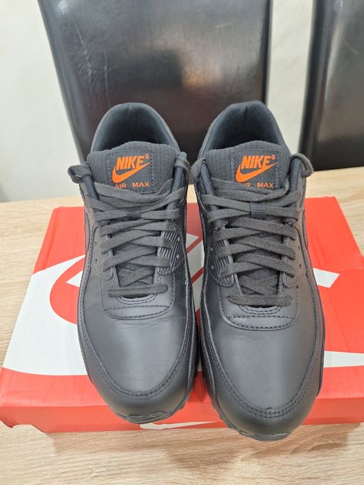 Здравейте продавам маратонки NIKE AIR MAX 90 LTR изцяло от естествена