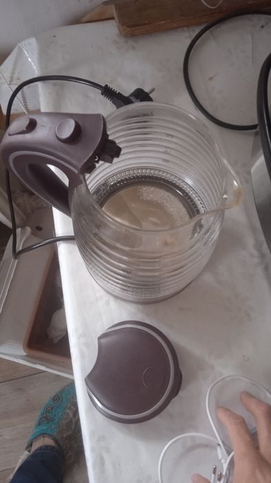 Чайник электрический б/у рабочий