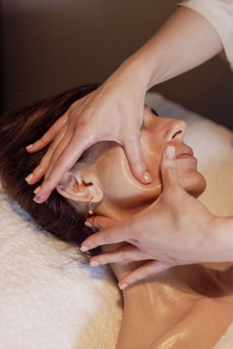 Masaj facial sculptural/lifting