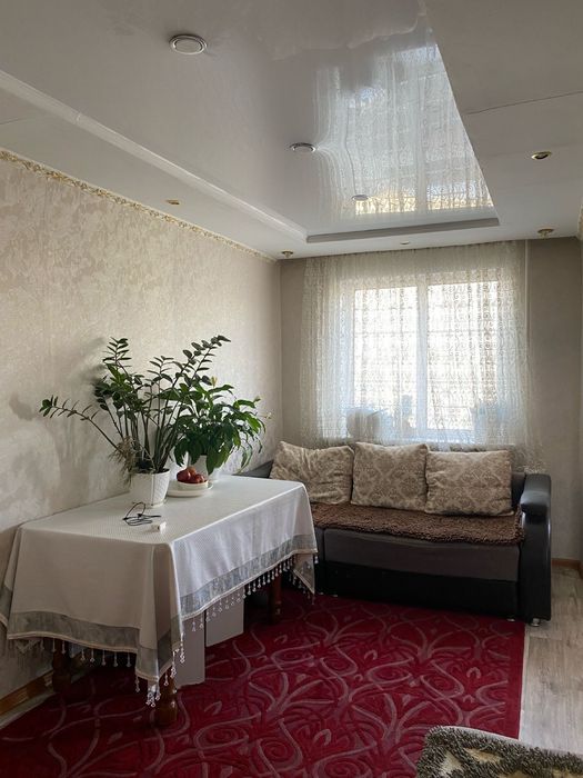 продается 4 комнатный квартира ,первый этаж ,частично мебелю,евроремот