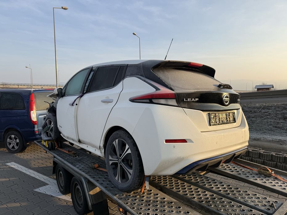 Nissan leaf 2020 electric avariat