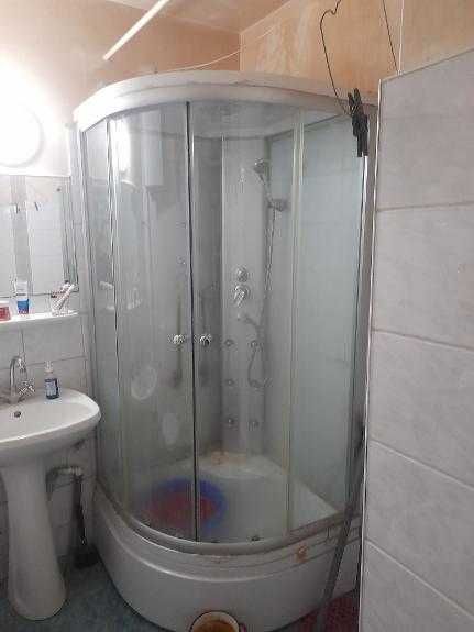 Cabina dus semirotunda