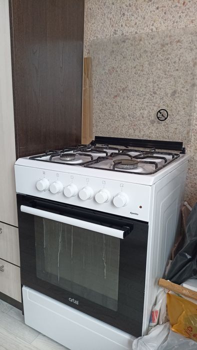 Продам газовую плиту