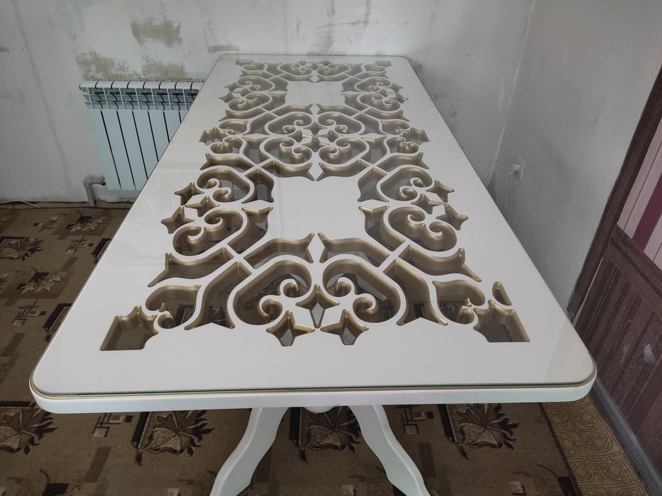 Обеденный стол резной