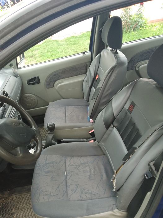 Dacia Logan anul 2004