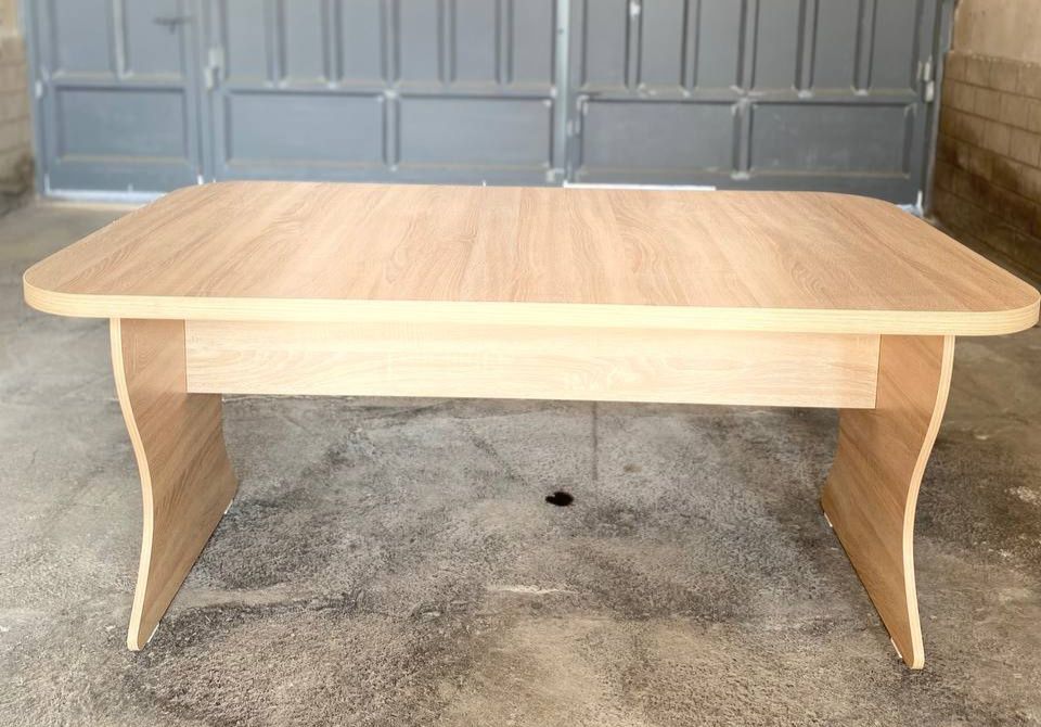 Jurnalniy stol sotiladi.