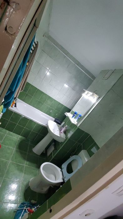 Inchiriez Apartament 3 camere, Strand, Parter, disponibil de la 01.07.2026