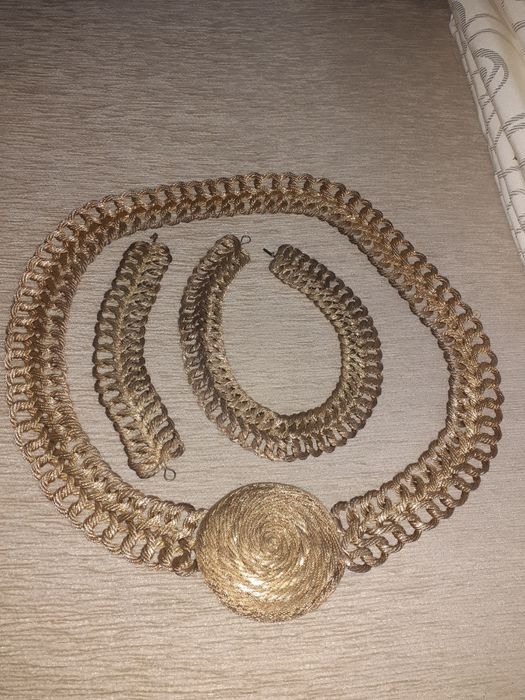 Brău, paftale metalice vechi ,costum popular.