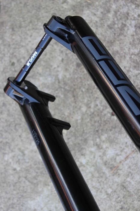 RockShox ZEB Select Charger RC 29" 170mm DebonAir+ Tapered Boost furca