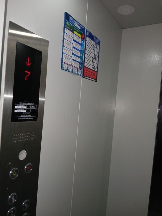 Срочна 1хонали квартира сотилади