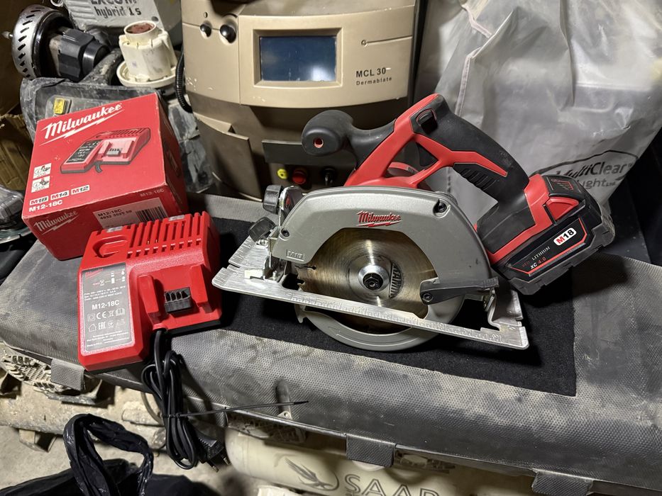 * Milwaukee аккумуляторная циркулярная пила оригинал США почти новая!