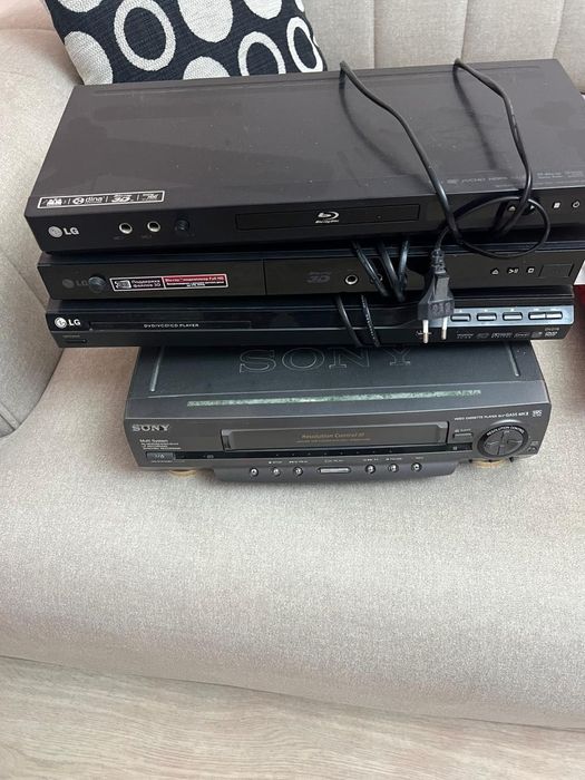Срочно продам Blu-ray, DVD/VCD/CD, кассетные плейеры