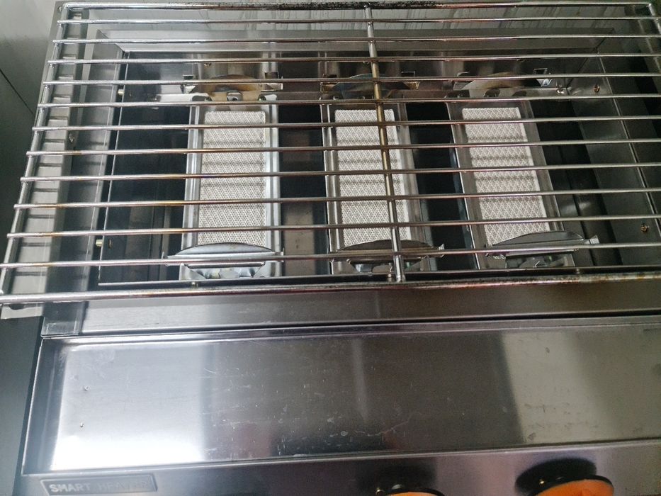 Grătar pe gaz  cu 3 arzătoare