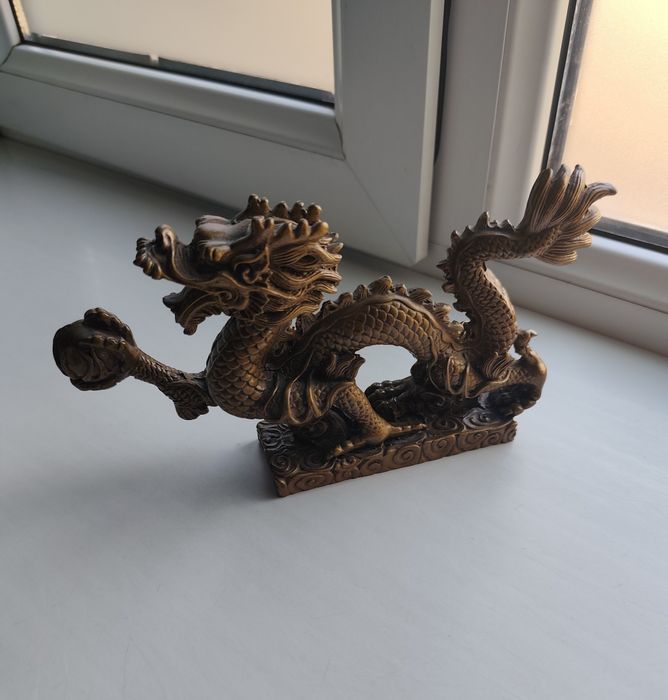 Сувенир дракон с жемчужиной