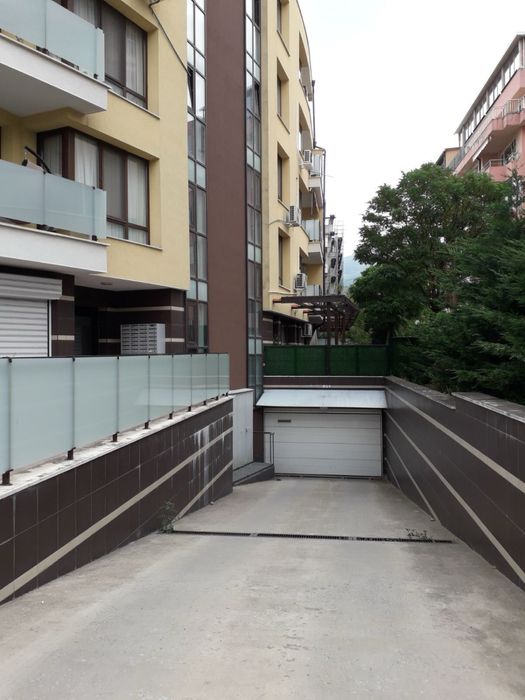 Гараж  под   наем.