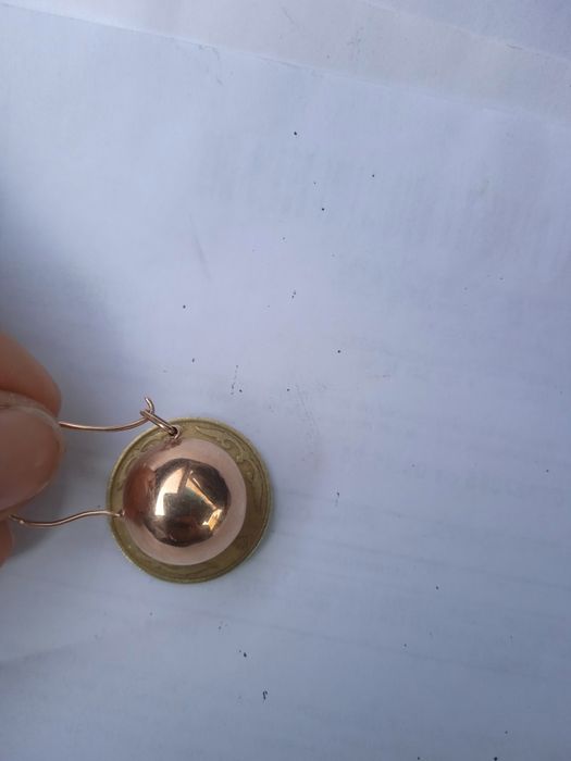 Продам золотые серьги