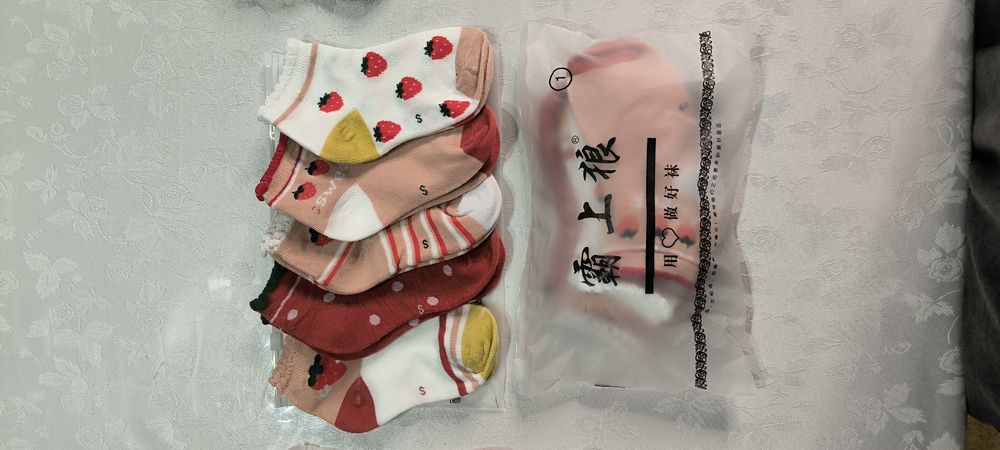 Носки детские 1-3: 3-5 лет одна упаковка 35000 сум в упаковке 5 шт,