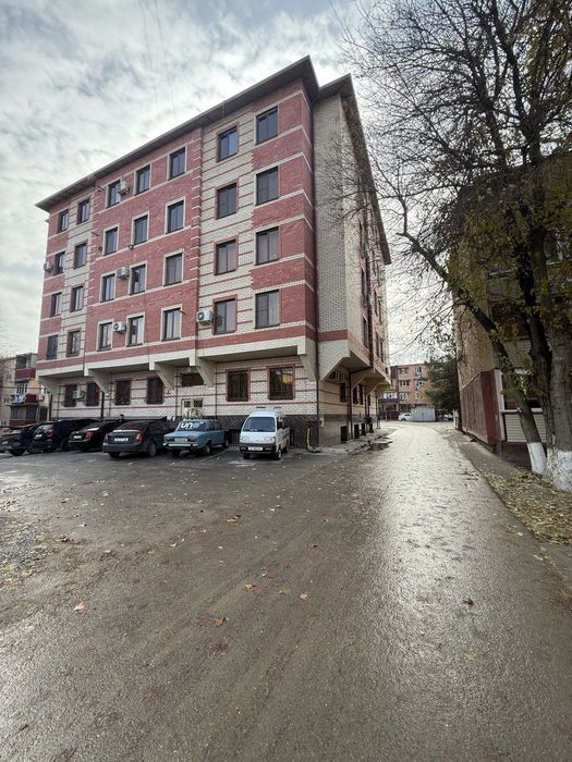 Срочно! Продаётся 3 комнатная квартира на 4 этаже. Без глухих комнат