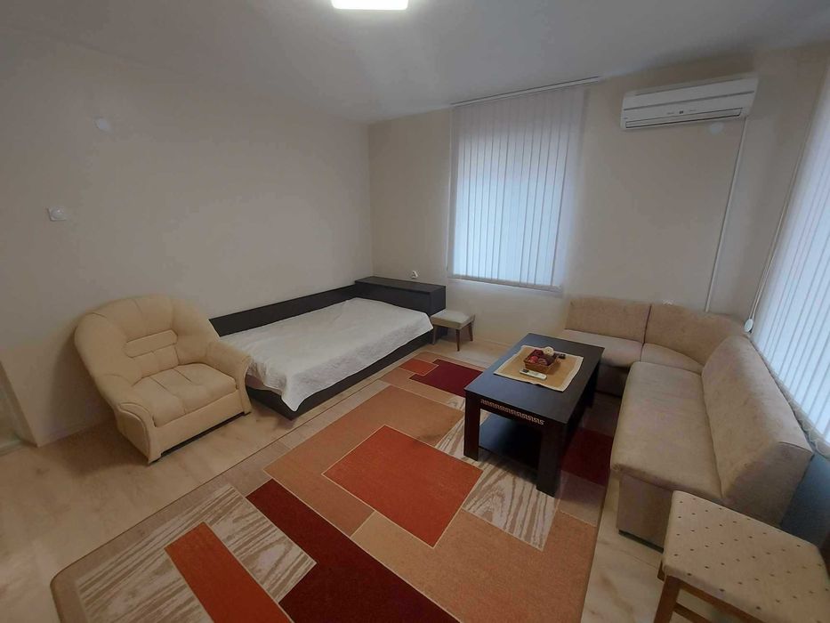 Дава се под наем Двустаен апартамент в Търговище, Център - 40 кв.м за 204 € - Снимка #1