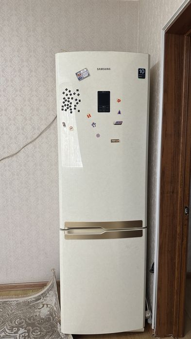 Холодильник Samsung