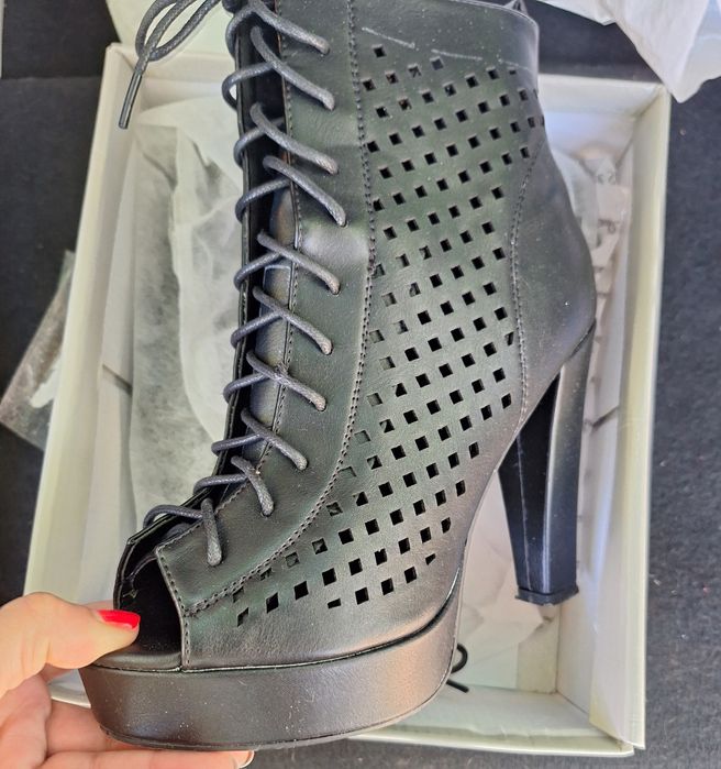 Елегантни обувки  нови