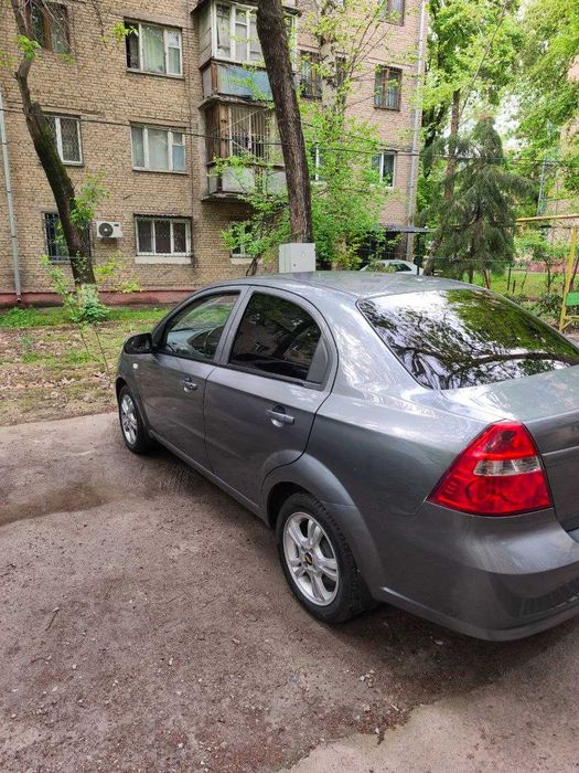 Nexia 3 sotiladi. Bir qul moshina